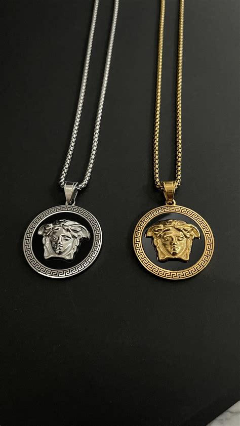 cadenas versace para mujer|Joyas de Versace .